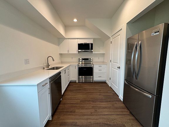 5th image of 9520 270th St NW #D