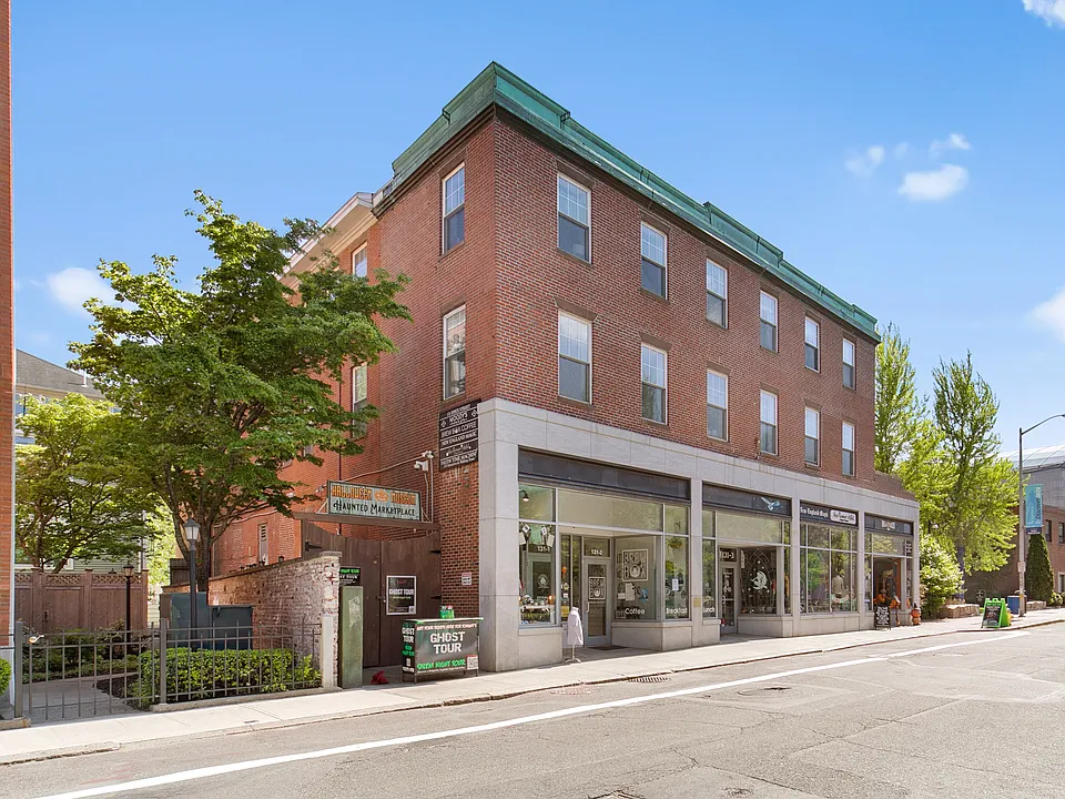 131 Essex St #33