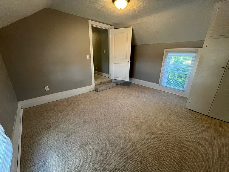 818 Charlotte St — Photo 22