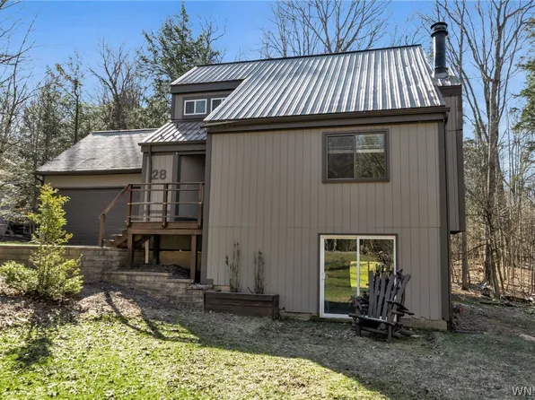 28 Woodstock Rd, Glenwood, NY 14069