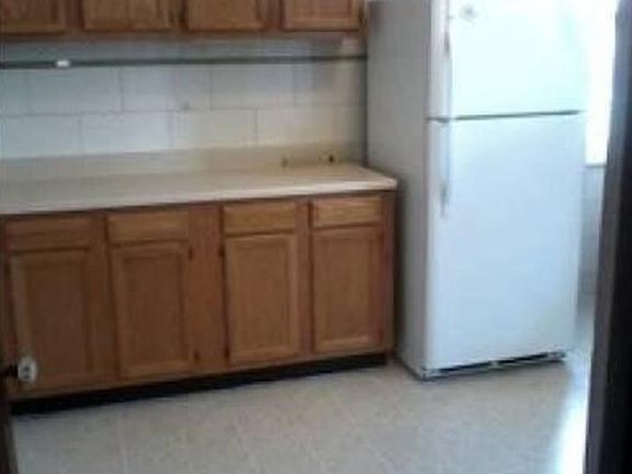 2nd image of 3928 Wilmington Ave #2
