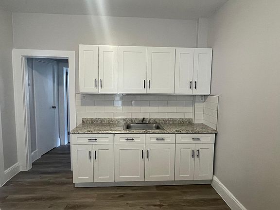 2nd image of 15 Richards St Floor 1