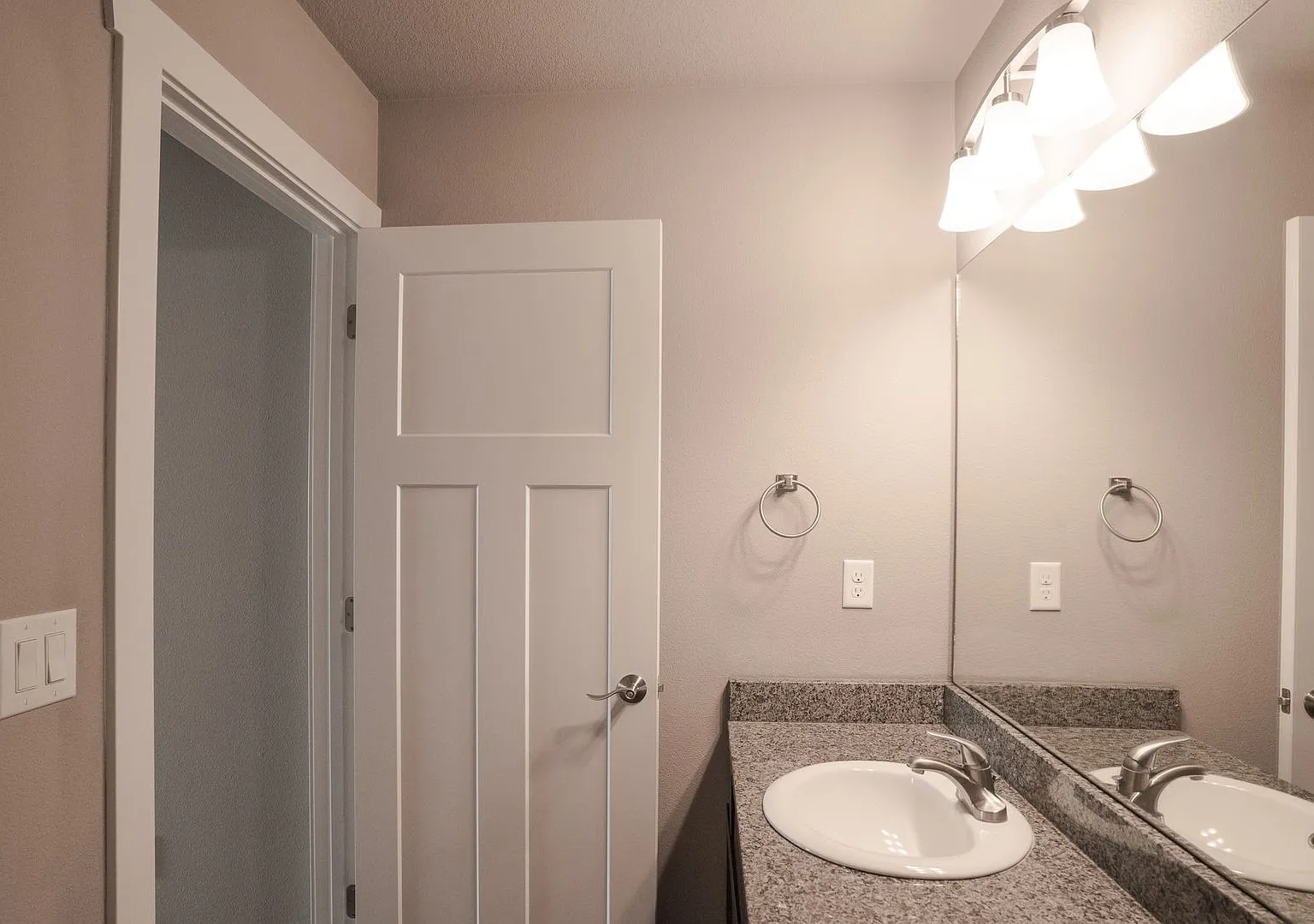 Ironwood Glen Townhomes — Photo 4