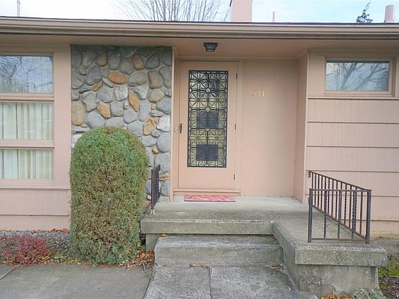 2nd image of 511 Lynbrook Ave