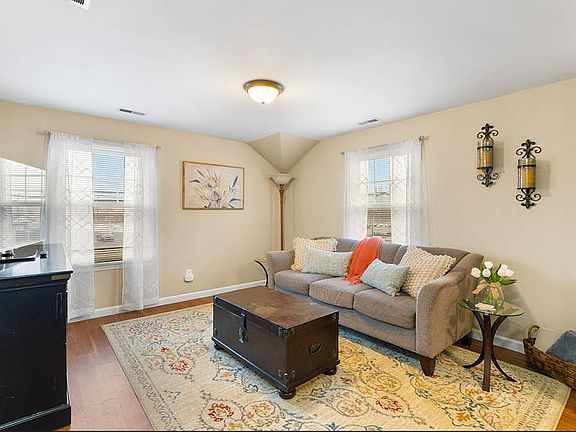 3rd image of 138 Saratoga Ave