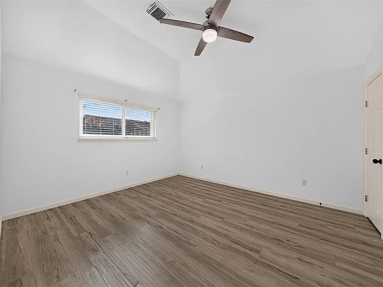 17006 Enchanted Cir E — Photo 26
