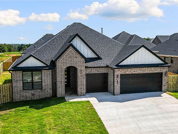 2nd image of 1513 Lookout Ln