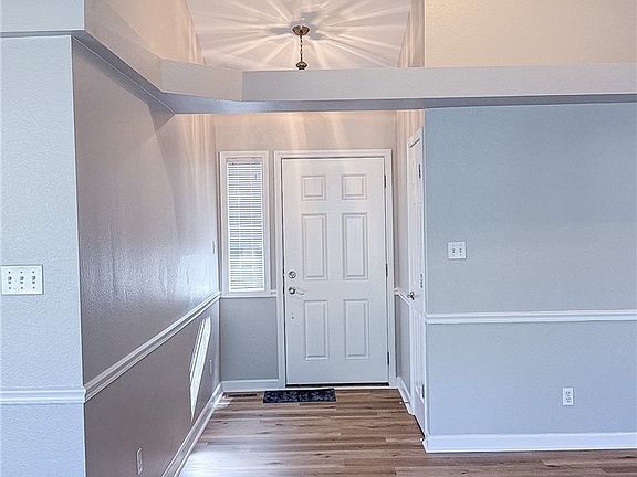 4th image of 704 S Sunny Ln