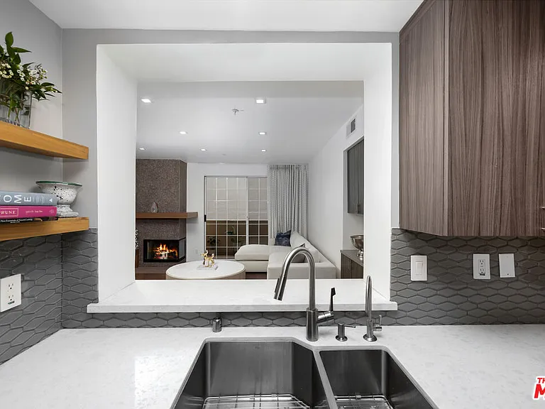 930 N Doheny Dr #317 — Photo 7