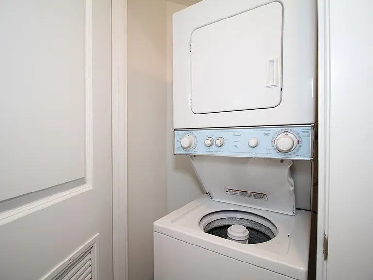 2922 W Logan Blvd — Photo 12