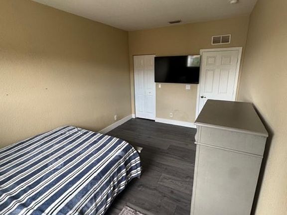 4th image of 1033 Grove Park Cir