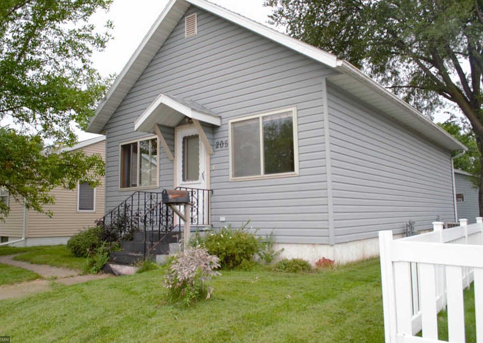 1st image of 205 25th Ave N