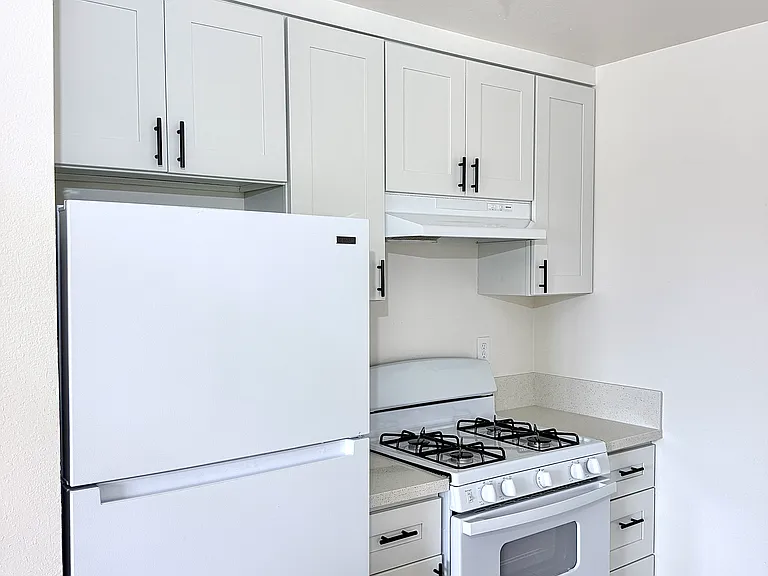 12521 Saticoy St #4 — Photo 8