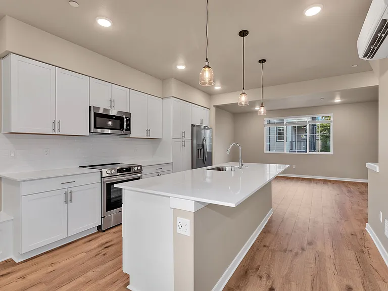 15423 Admiralty Way #E3 — Photo 10