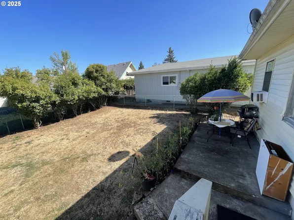 2828 W Langenberg Ave, Roseburg, OR 97471