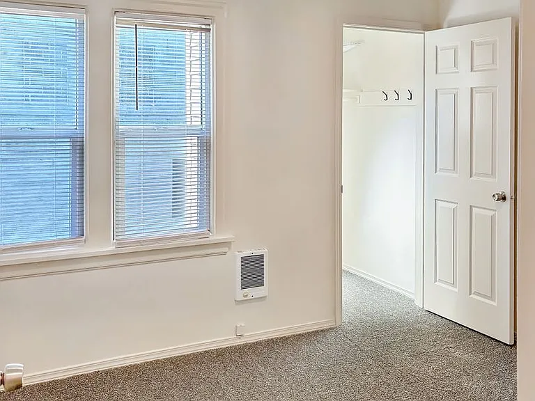 Town Manor Apartments — Photo 7