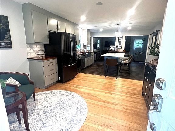 3rd image of 6709 Fernwood St