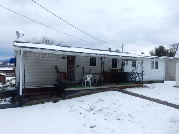 29 Youngs Addition Rd, Mill Hall, PA 17751