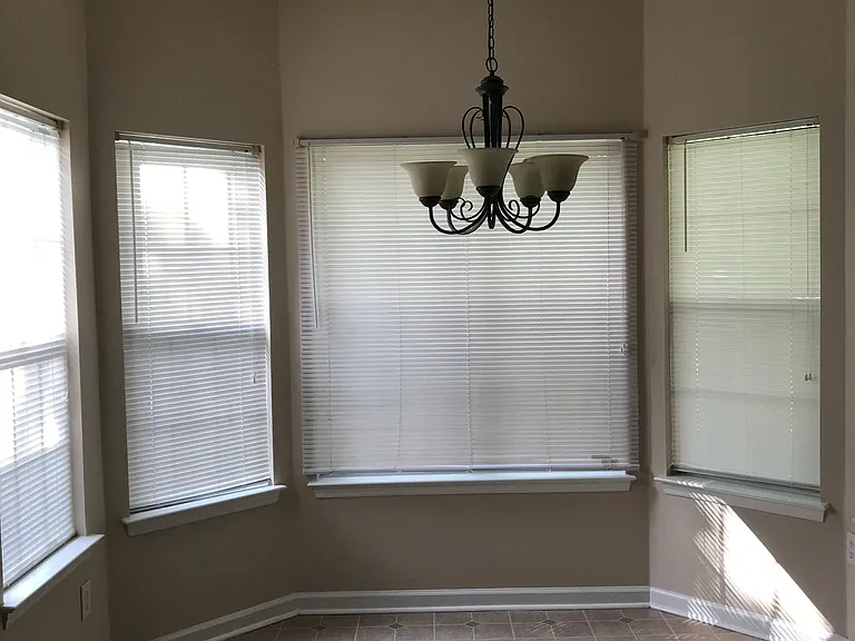 Kitchen breakfast area
