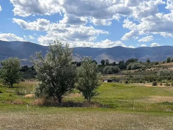 N Hawk Rd, Salmon, ID 83467