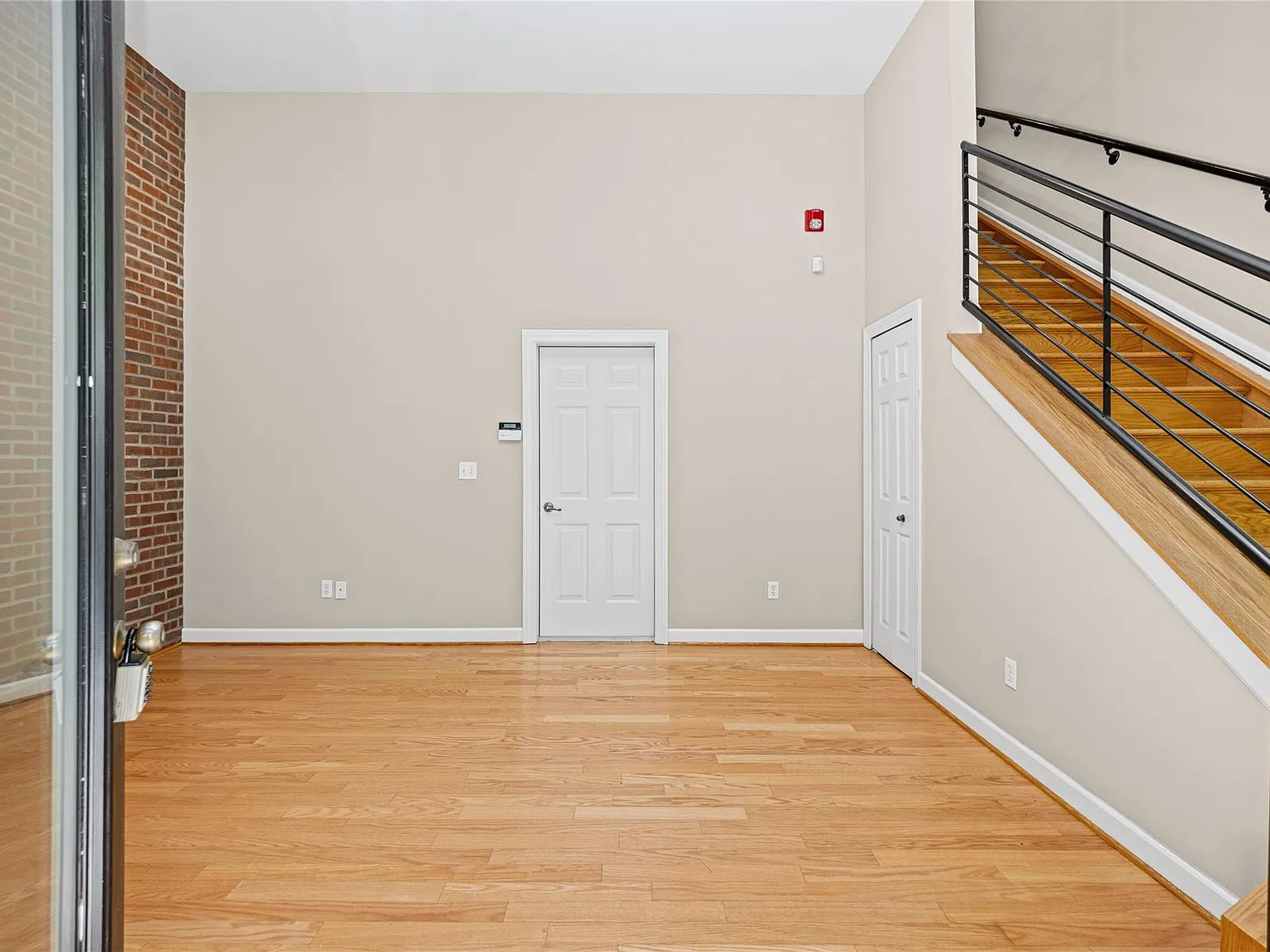 2 bed, 2.5 bath, 1610 sqft, $3,400 — Photo 3