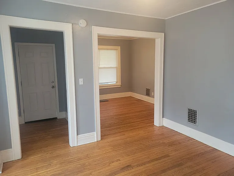 126 Flanders St — Photo 17