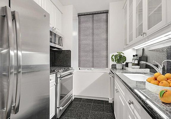 5th image of 10 Liberty St APT 25B