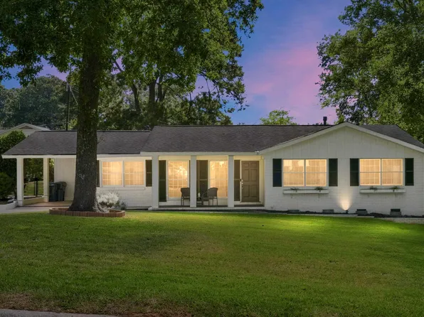 2533 Yorkmont Dr, Vestavia Hills, AL 35226