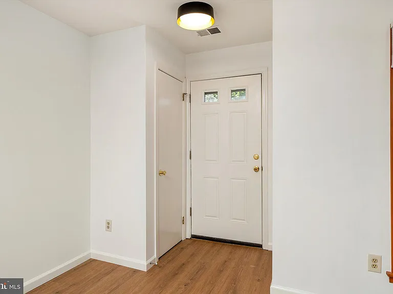 109 Wyndham Pl — Photo 5