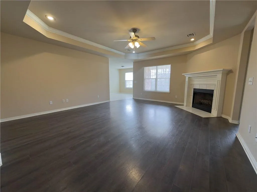 3 bed, 1486 sqft, $1,700 — Photo 2
