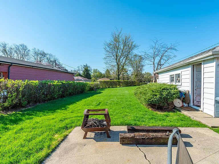 8209 W Wilson Ave — Photo 13