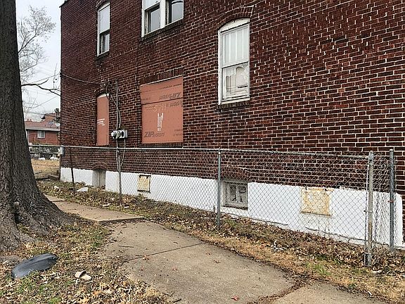 5th image of 5899 Highland Ave