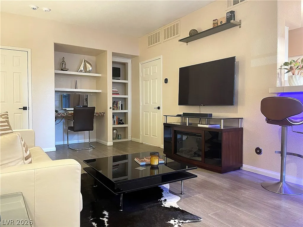 1 bed, 1.0 bath, 813 sqft, $1,600 — Photo 4