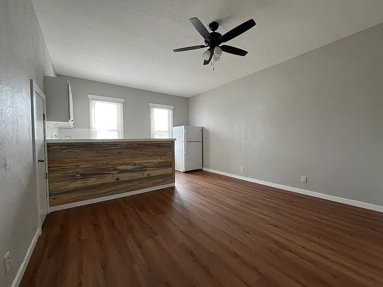 224 W Saint Louis St #B — Photo 3