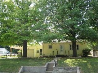 1319 9th St, Clay Center, KS 67432
