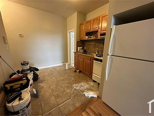4th image of 9807 Jamaica Ave #B