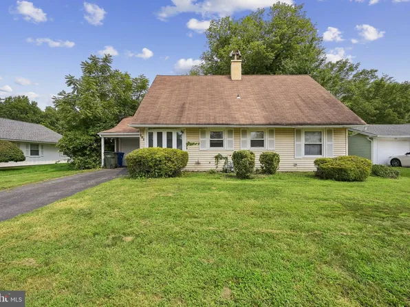 101 Pageant Ln, Willingboro, NJ 08046