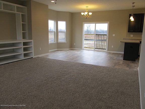 3rd image of 519 Oakwood Dr