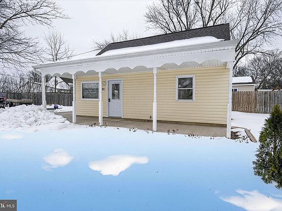 3rd image of 105 Crozet St