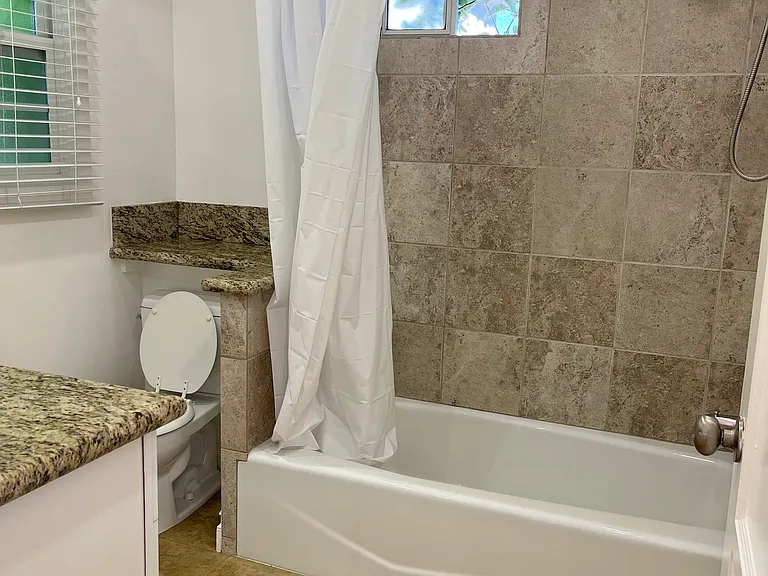 DESIGNER TILE BATH/SHOWER