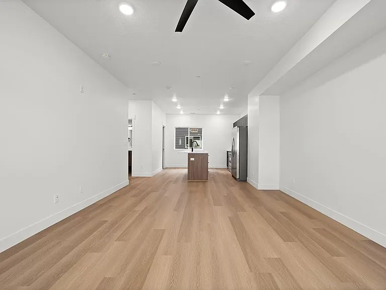218 W Paxton Ave — Photo 5