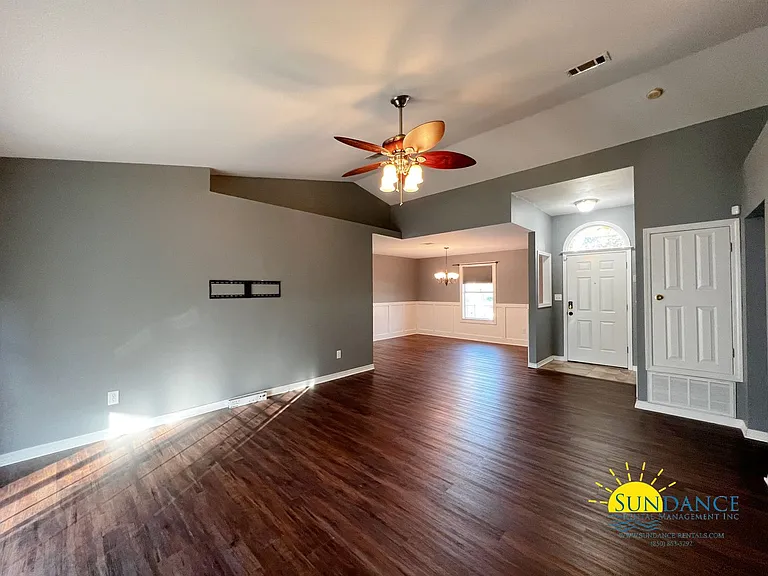 1211 Jefferyscot Dr — Photo 2
