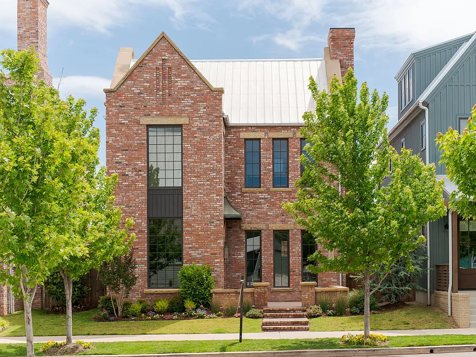 1904 Oso Ave