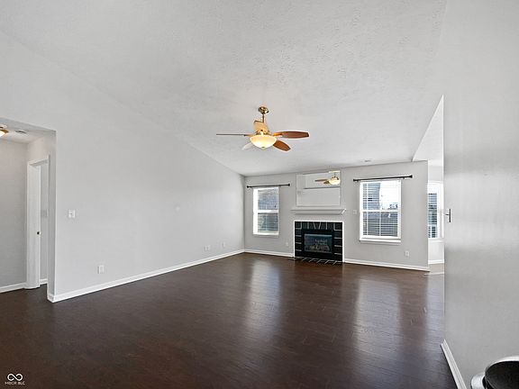3rd image of 851 Pine Lake Dr