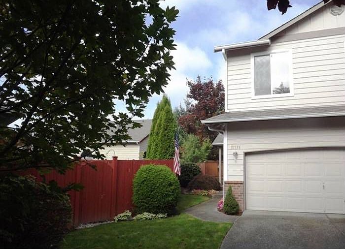 Zero lot line - end unit