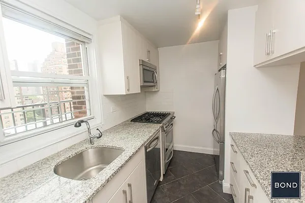 Rented by Bond New York | media 19