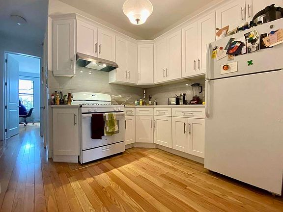 4th image of 170 Franklin St APT 4B