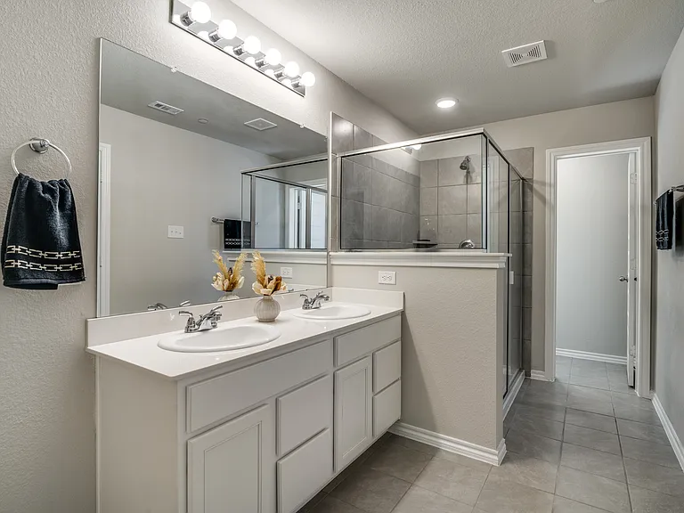 3032 Shire Dr — Photo 10