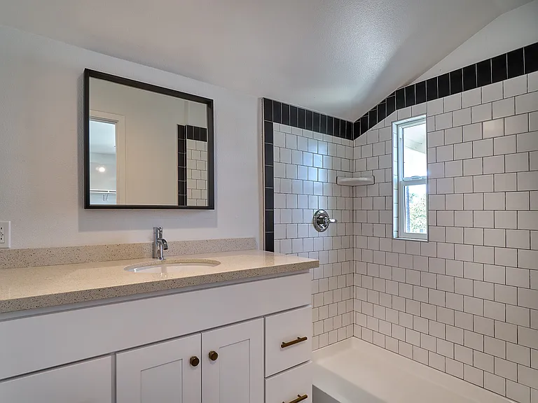 152 S Serrano Ave — Photo 22