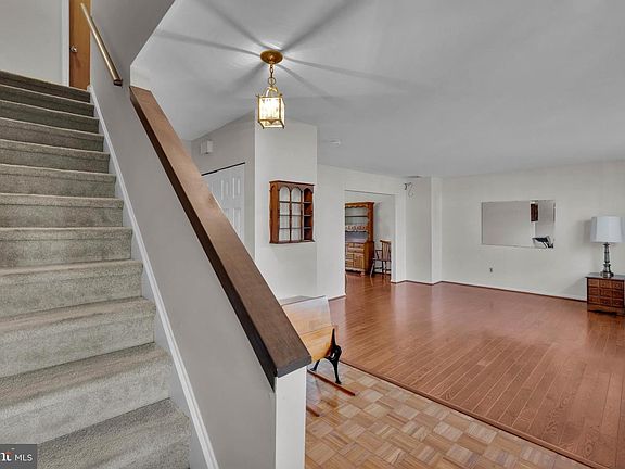 3rd image of 107 Peggy Ln